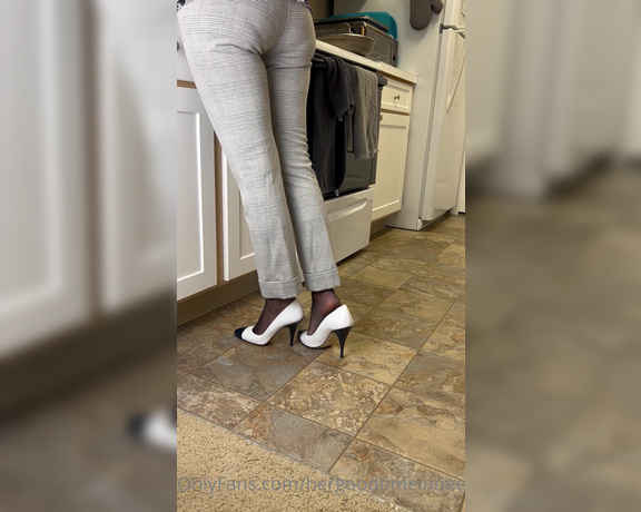 HerGoodTimeInHeels aka Hergoodtimeinheels OnlyFans Video 860