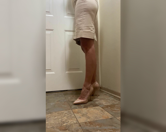 HerGoodTimeInHeels aka Hergoodtimeinheels OnlyFans Video 746