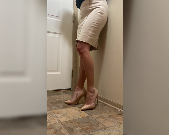 HerGoodTimeInHeels aka Hergoodtimeinheels OnlyFans Video 746