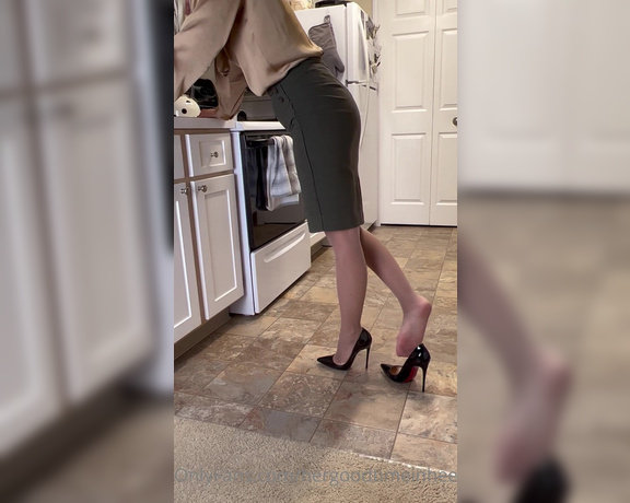 HerGoodTimeInHeels aka Hergoodtimeinheels OnlyFans Video 827