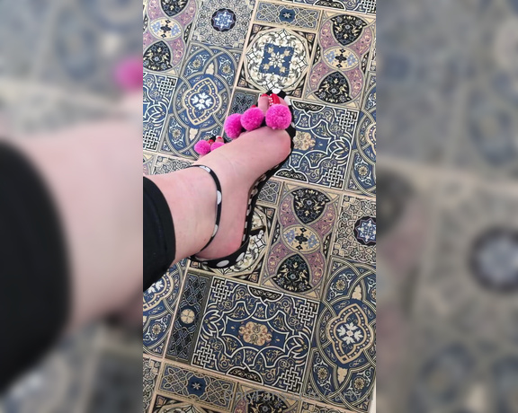 Carty aka Cartyti OnlyFans - Uffff so hot sandals toes looks so nice