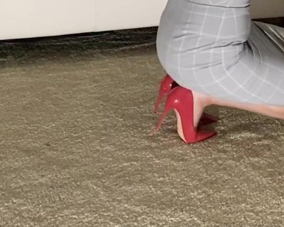 HerGoodTimeInHeels aka Hergoodtimeinheels OnlyFans - Message me for full video) 1