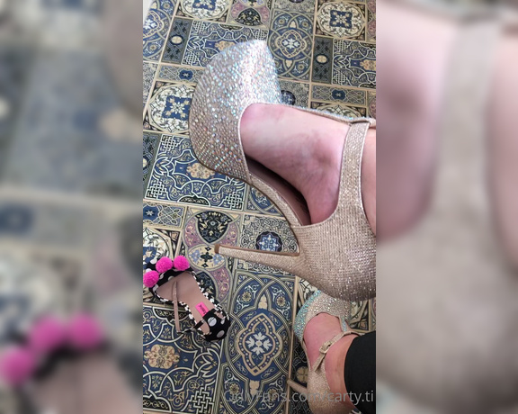 Carty aka Cartyti OnlyFans - My feet looks so hot with this heels