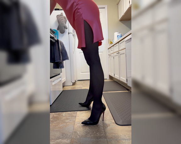 HerGoodTimeInHeels aka Hergoodtimeinheels OnlyFans Video 858