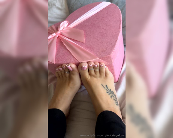 Footsie Galore aka Footsiegalore OnlyFans - Valentines countdown day 3 Jewellery is always a yes from