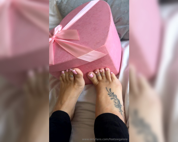 Footsie Galore aka Footsiegalore OnlyFans - Valentines countdown day 3 Jewellery is always a yes from