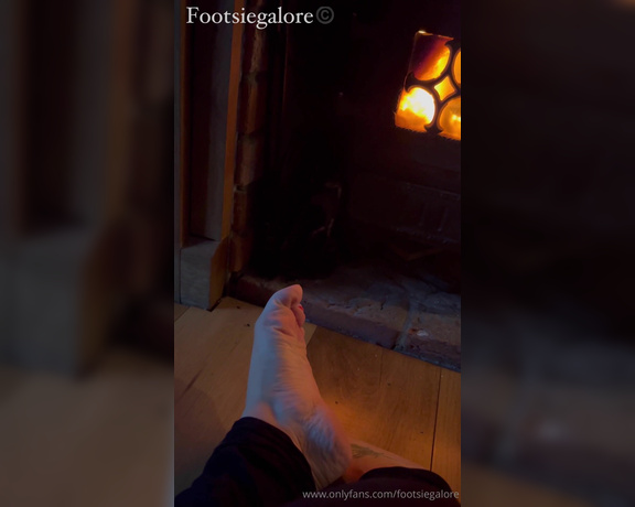 Footsie Galore aka Footsiegalore OnlyFans - Got caught out in the rain in my flip flops so I had to wrap up in warm socks until I could get warm