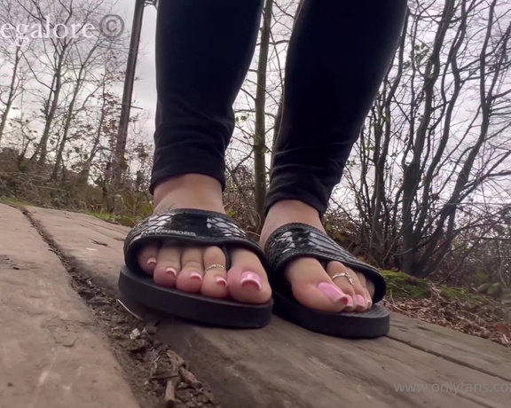 Footsie Galore aka Footsiegalore OnlyFans - Day 8 Woodland walk dates! They say you should take of your shoes and reconnect with the earth
