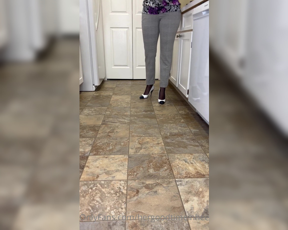 HerGoodTimeInHeels aka Hergoodtimeinheels OnlyFans Video 369