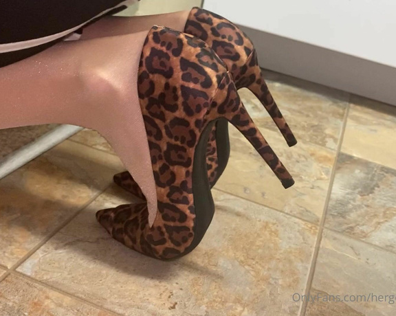 HerGoodTimeInHeels aka Hergoodtimeinheels OnlyFans Video 937