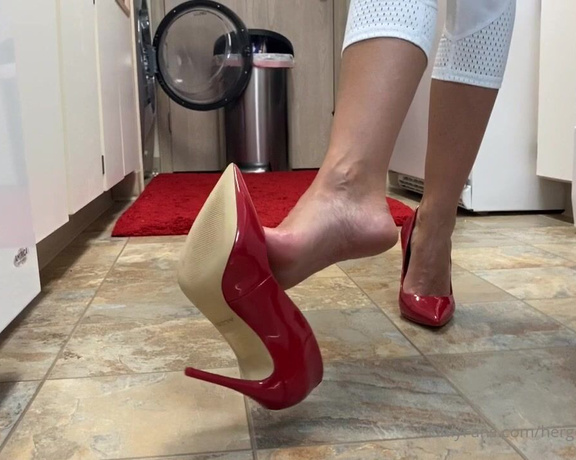 HerGoodTimeInHeels aka Hergoodtimeinheels OnlyFans - Contact me for full video!