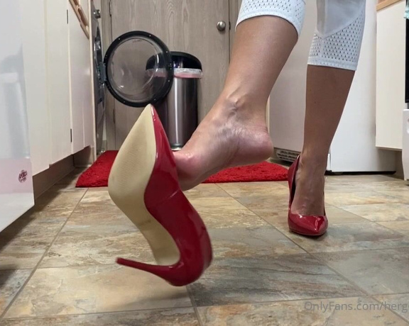 HerGoodTimeInHeels aka Hergoodtimeinheels OnlyFans - Contact me for full video!