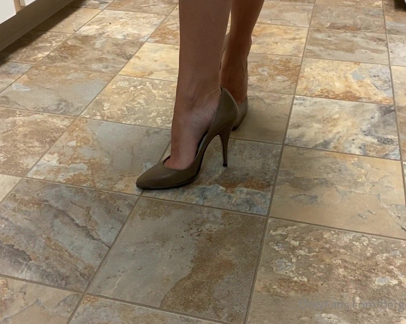 HerGoodTimeInHeels aka Hergoodtimeinheels OnlyFans Video 210