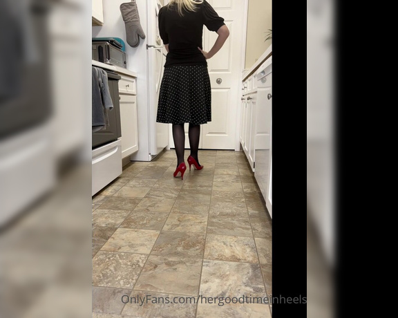 HerGoodTimeInHeels aka Hergoodtimeinheels OnlyFans Video 260