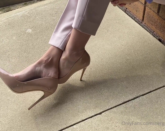 HerGoodTimeInHeels aka Hergoodtimeinheels OnlyFans Video 586