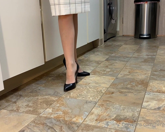 HerGoodTimeInHeels aka Hergoodtimeinheels OnlyFans Video 523