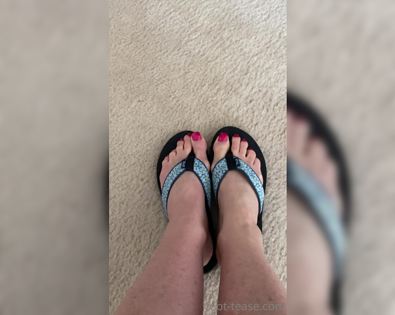 Janet Mason aka Janetmasonfeet OnlyFans - New flip flops! Yay summer Teva’s are my favorite Would you check out my feet if I were wearin