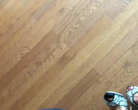 Janet Mason aka Janetmasonfeet OnlyFans - POV Peep Toe High Heels Walking clipshot just now! I just received these sexy shoes as a gift fro