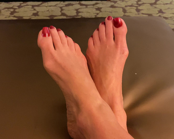 Janet Mason aka Janetmasonfeet OnlyFans - And here’s another 4K clip for fans of my toes! Up close and personal, wiggling them sensually for