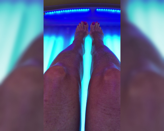 Janet Mason aka Janetmasonfeet OnlyFans - Video of my feet, legs, belly and tits in the tanning bed