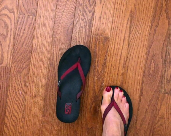 Janet Mason aka Janetmasonfeet OnlyFans - POV Summer Flip Flops Walkshot just now! If you like the sound of flip flops, youll love this