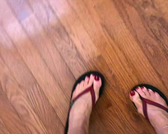 Janet Mason aka Janetmasonfeet OnlyFans - POV Summer Flip Flops Walkshot just now! If you like the sound of flip flops, youll love this