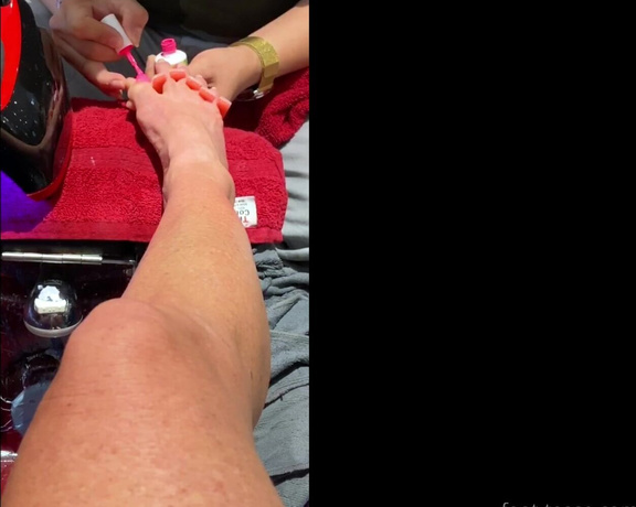 Janet Mason aka Janetmasonfeet OnlyFans - Hot Pink pedicure (and manicure) clip shot in todays nail salon session, in 4K!