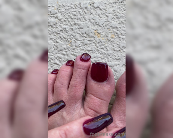 Janet Mason aka Janetmasonfeet OnlyFans - Another fun polish! This one is a mood polish, it changes colors! What do you think Like