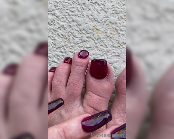 Janet Mason aka Janetmasonfeet OnlyFans - Another fun polish! This one is a mood polish, it changes colors! What do you think Like