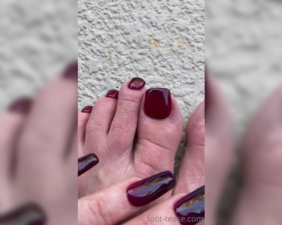 Janet Mason aka Janetmasonfeet OnlyFans - Another fun polish! This one is a mood polish, it changes colors! What do you think Like