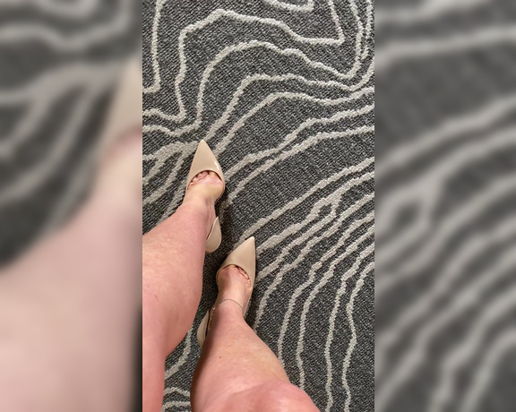 Janet Mason aka Janetmasonfeet OnlyFans - Just had to share a little POV of my sexy pumps with you! What do you think #littlefeet #milf #class