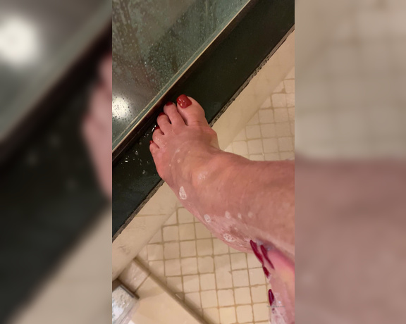 Janet Mason aka Janetmasonfeet OnlyFans - Quick shaving my legs in the shower” clip with a good bare foot closeup from hubby