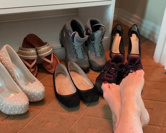 Janet Mason aka Janetmasonfeet OnlyFans - Sunday morning shoes selection! Watch Mrs Mason decide which pair of shoes she will wear this morni