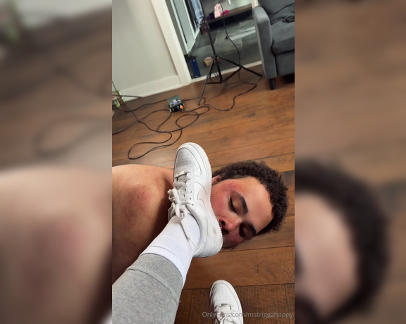 MsTriggaHappy aka Mstriggahappy OnlyFans - FOOT SLAVE CLEANS MY SHOE