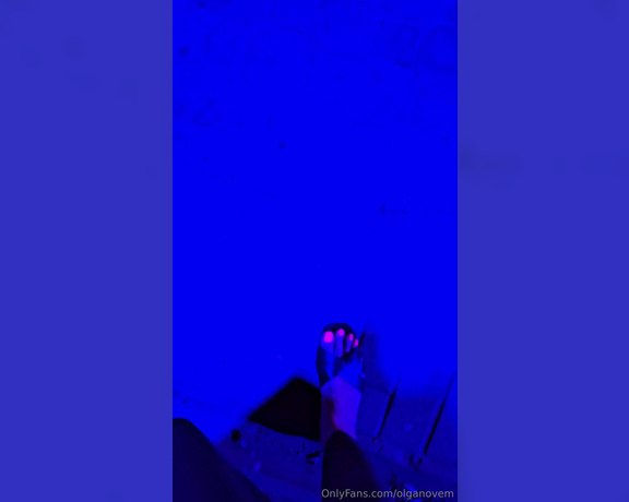 Olga Infinity aka Olganovem OnlyFans - NIght, street, ultraviolet lampand my toenails