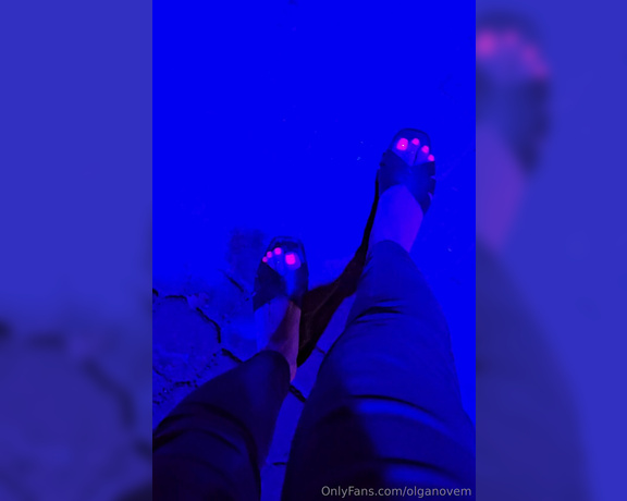 Olga Infinity aka Olganovem OnlyFans - NIght, street, ultraviolet lampand my toenails