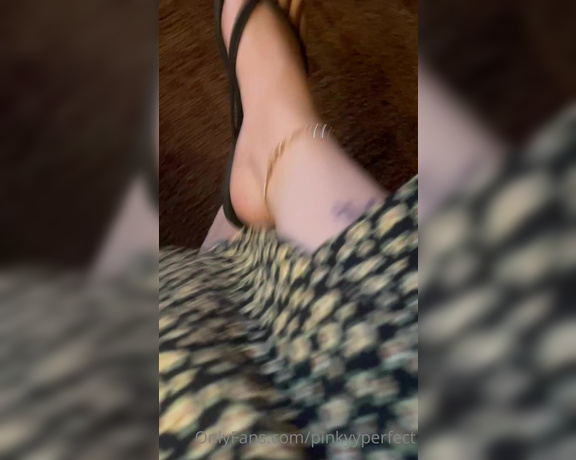 Pinky Perfect aka Pinkyyperfect OnlyFans - Secretly recording my feet under the table at a restaurant What would you do if you saw