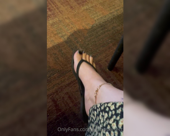 Pinky Perfect aka Pinkyyperfect OnlyFans - Secretly recording my feet under the table at a restaurant What would you do if you saw