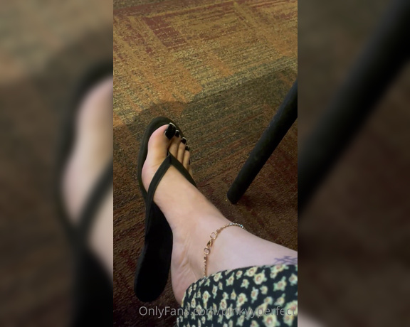 Pinky Perfect aka Pinkyyperfect OnlyFans - Secretly recording my feet under the table at a restaurant What would you do if you saw