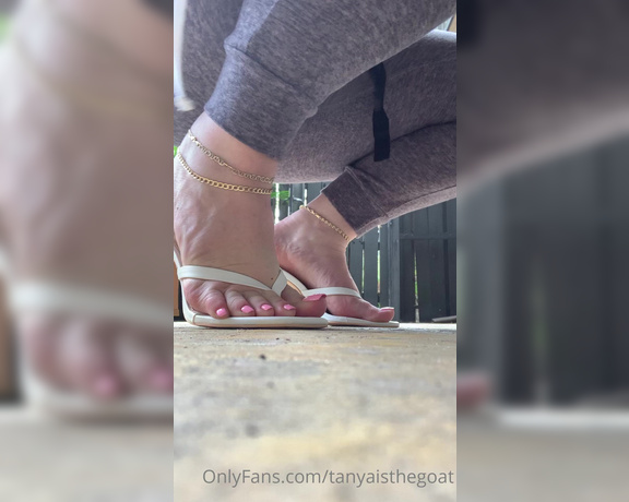 Toestandardsthegoat aka Tanyaisthegoat OnlyFans - Walk