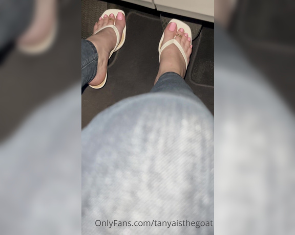 Toestandardsthegoat aka Tanyaisthegoat OnlyFans - Driving with heels