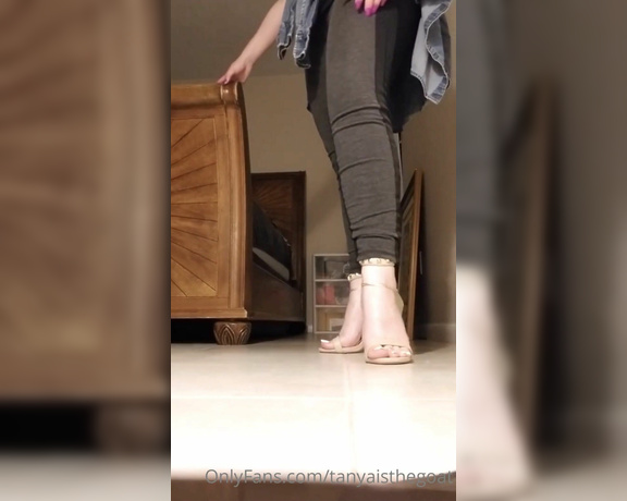 Toestandardsthegoat aka Tanyaisthegoat OnlyFans - Heels with white toes