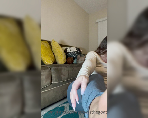 Toestandardsthegoat aka Tanyaisthegoat OnlyFans - Little snippet for the sound of nylons rubbing together