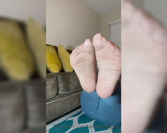 Toestandardsthegoat aka Tanyaisthegoat OnlyFans - Little snippet for the sound of nylons rubbing together