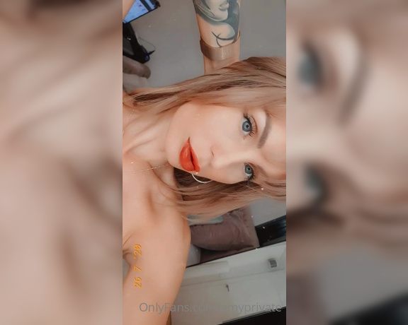 Amy Lefox aka Amylefox OnlyFans - What do you think Im going to do right now