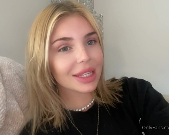 Cecily aka Goddesscecee OnlyFans - Making you watch me touch and kiss a real man watch him grab and slap my ass then telling you your