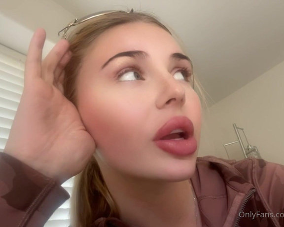 Cecily aka Goddesscecee OnlyFans - Alpha gets to use his hands to play with my entire body and a betas hands are for working and at you