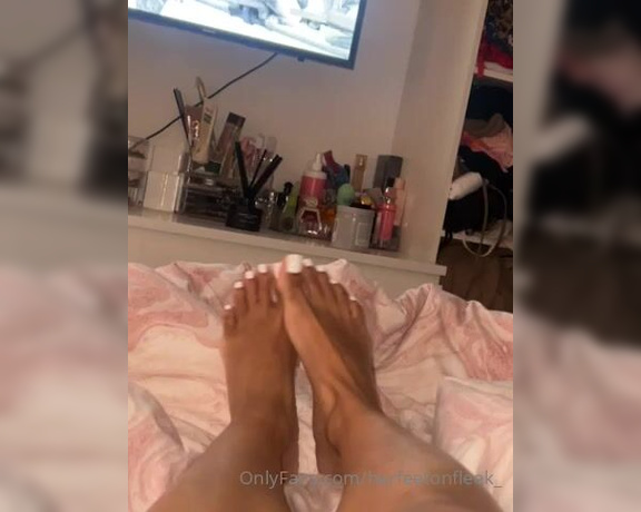 Fleek Feet aka Herfeetonfleek_ OnlyFans - I can’t forget about the simps who only love toes