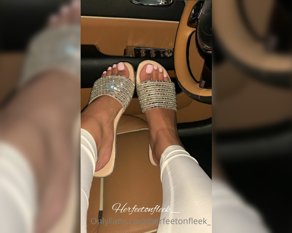 Fleek Feet aka Herfeetonfleek_ OnlyFans - Pretty feet in the Rolls Royce