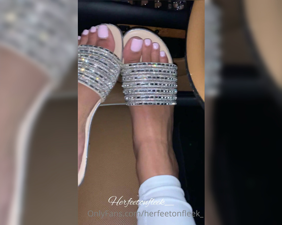 Fleek Feet aka Herfeetonfleek_ OnlyFans - Pretty feet in the Rolls Royce